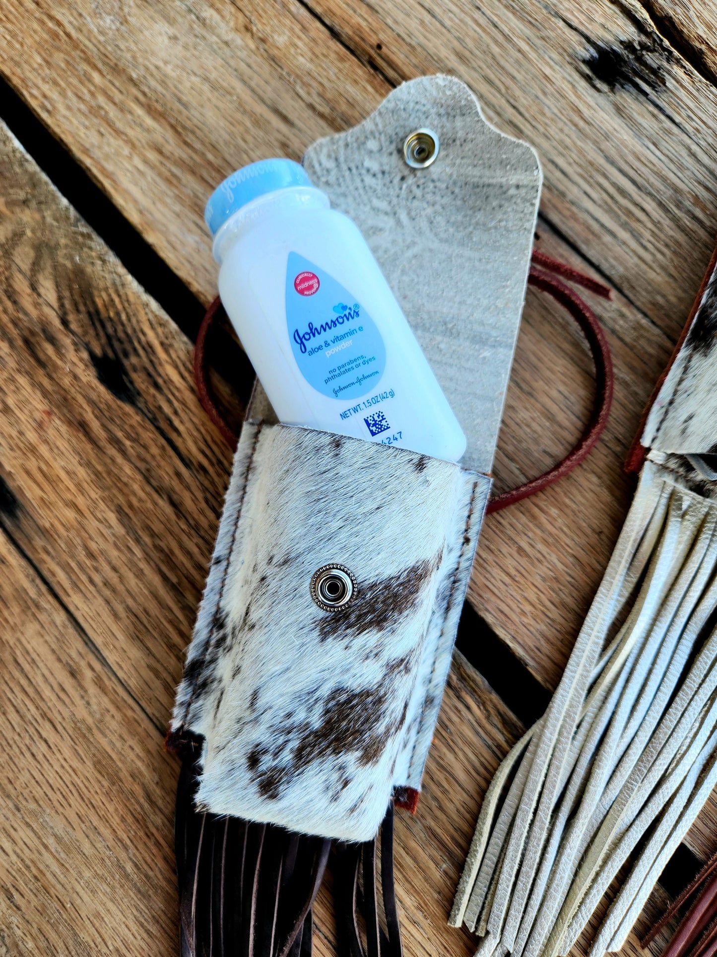 Breakaway Powder Holder