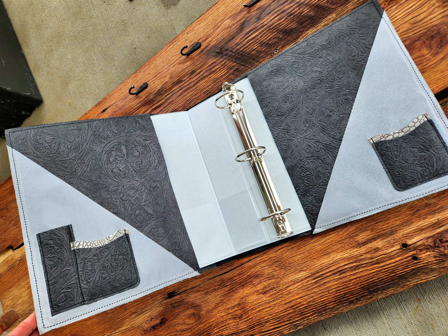 Grey Horse Binder 2"