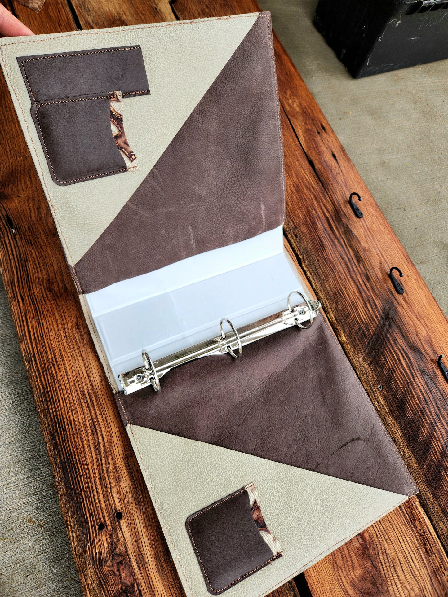 Horseshoe Binder 2"
